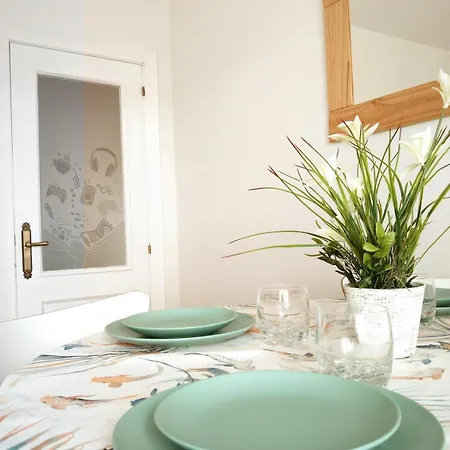 דירה Entre Olas Y Calles Con Parking Gratis-by Wehomes